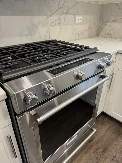 Shining stainless steel gas range and clean marble countertops
