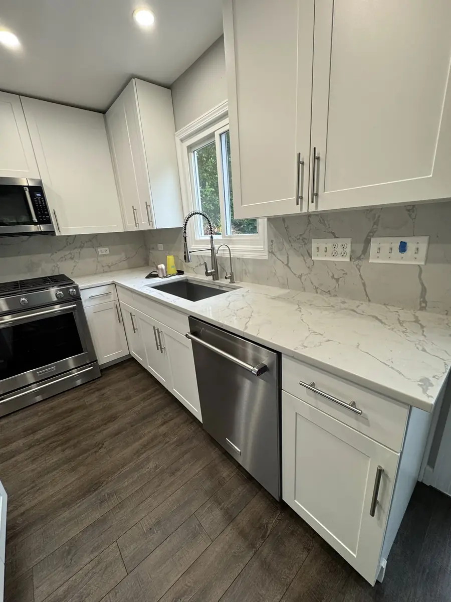 Spotless modern Chicago kitchen after professional cleaning